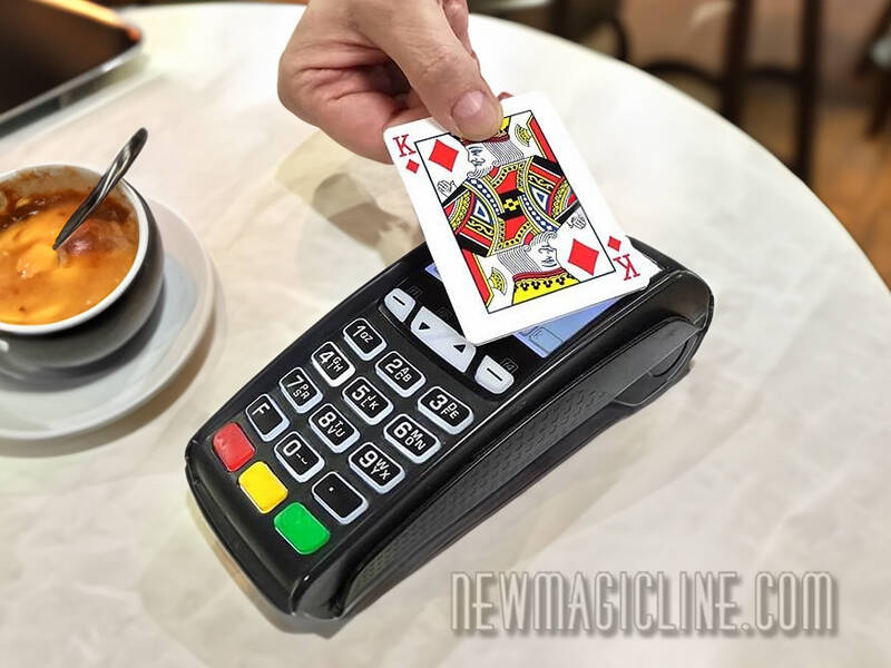 Credit Card Holder - Bezahlen Sie einfach mit einer Spielkarte statt mit Kreditkarte - Zaubertrick