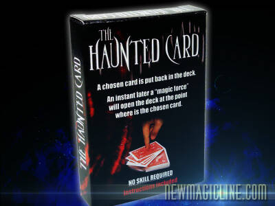Beim Kartentrick Haunted Card teilt sich ein Kartenspiel von alleine und gibt eine gezogene Karte preis.