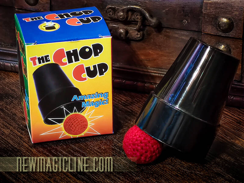 Chop Cup economy - Unter einem Becher erscheint und verschwindet ein Ball